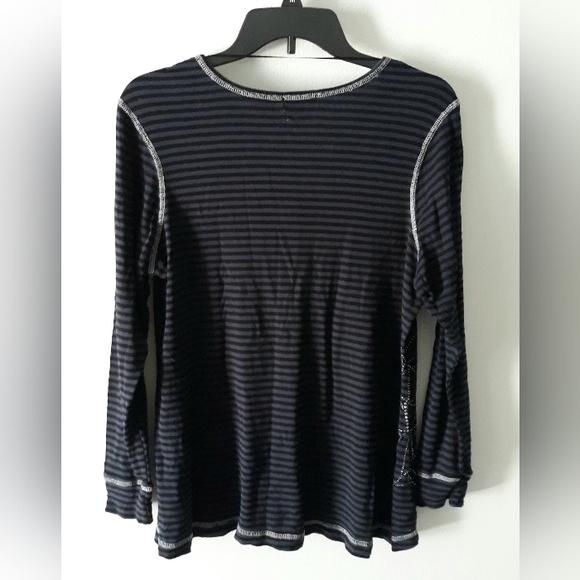 Live & Let Live Rhinestone Spider Top - Picture 4 of 5